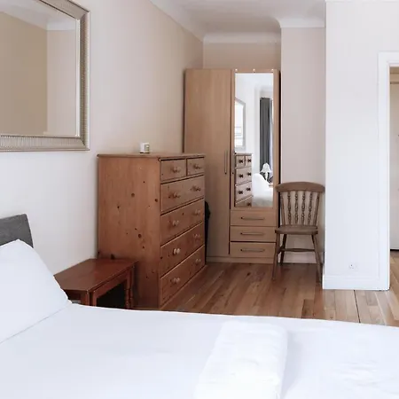 Evelyn Court Apartment *