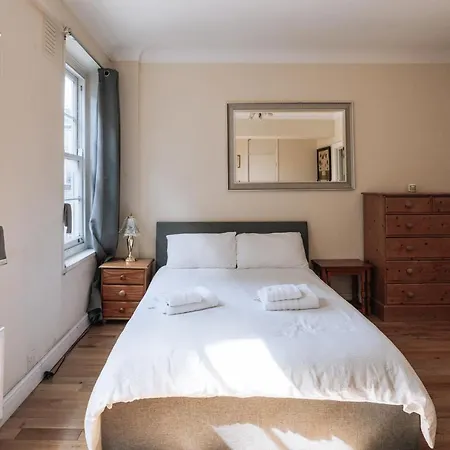 Apartment Evelyn Court London