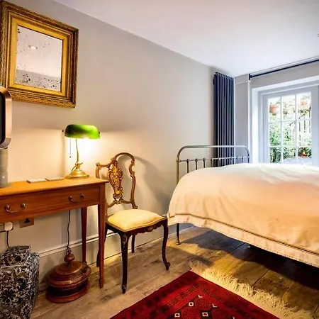 Kings Cross, Self-contained House & Private Garden