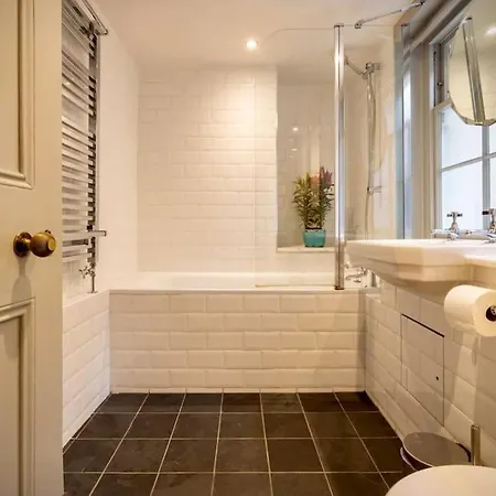 Holiday home Kings Cross, Self-contained House & Private Garden London