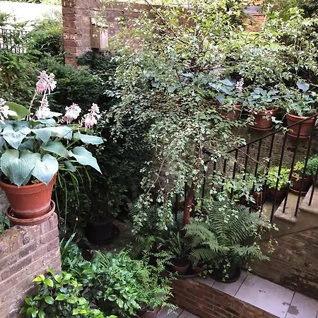 Kings Cross, Self-contained House & Private Garden Holiday home