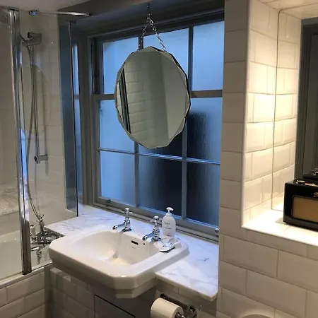 Kings Cross, Self-contained House & Private Garden Holiday home London