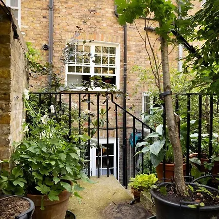 Kings Cross, Self-contained House & Private Garden London