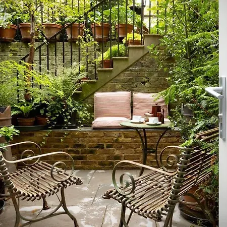 Kings Cross, Self-contained House & Private Garden Holiday home