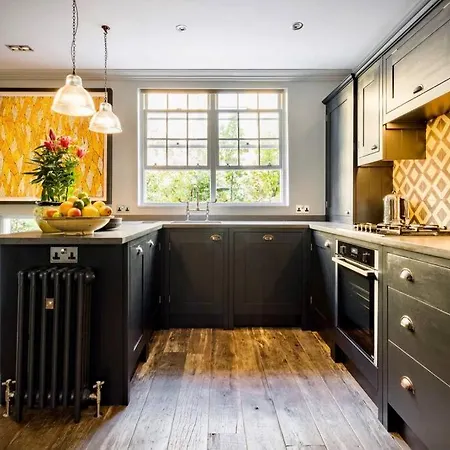 Holiday home Kings Cross, Self-contained House & Private Garden *
