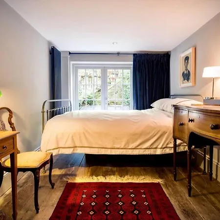 Kings Cross, Self-contained House & Private Garden