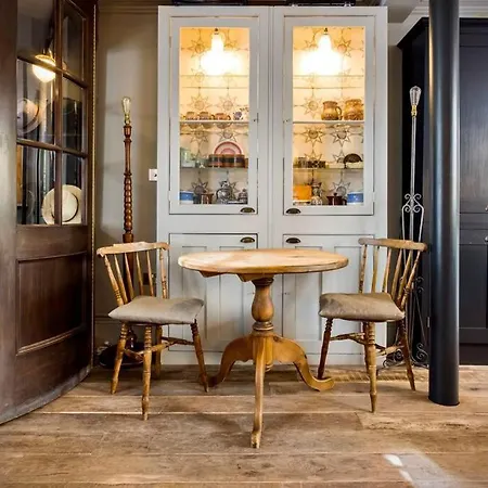 Kings Cross, Self-contained House & Private Garden Holiday home *