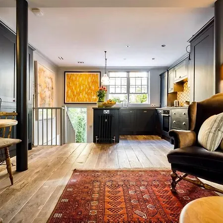 Kings Cross, Self-contained House & Private Garden