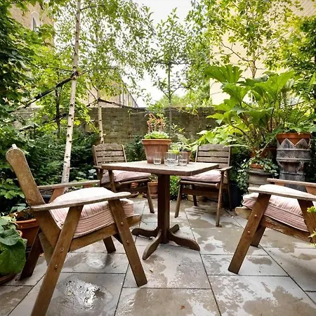 Kings Cross, Self-contained House & Private Garden Holiday home London