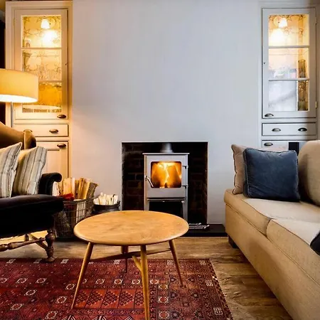 Holiday home Kings Cross, Self-contained House & Private Garden