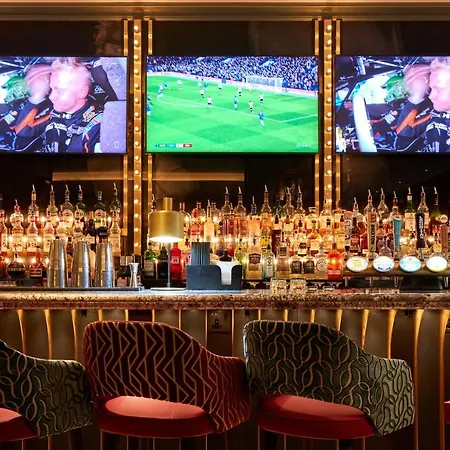 The Cumberland, Hotel