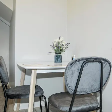 شقة Greater London, 1 Bed Flat, Parking, Nr Metro Stations, 15mins To لندن