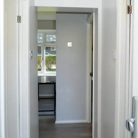 شقة Greater London, 1 Bed Flat, Parking, Nr Metro Stations, 15mins To لندن