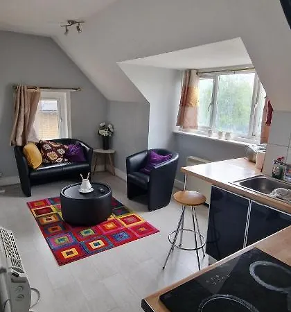 Apartment Cosy 2 Bedroom Flat - Sleeps 6 People - Close To Lewisham Dlr/train Station London