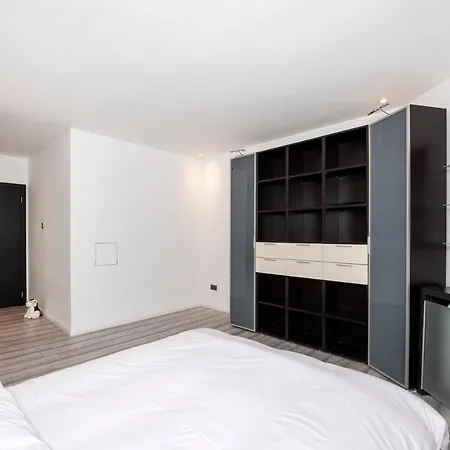Large And 2 Bed Apartment
