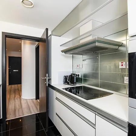 Apartment Large And 2 Bed London