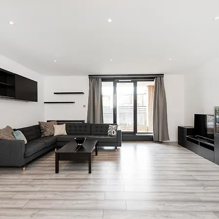 Large And 2 Bed * London