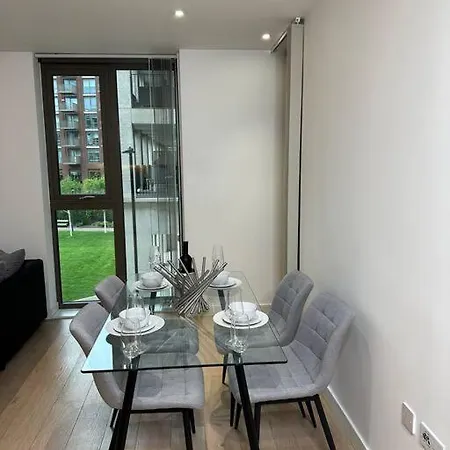 Royal Dock Luxury *
