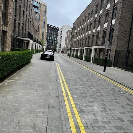 Royal Dock Luxury *