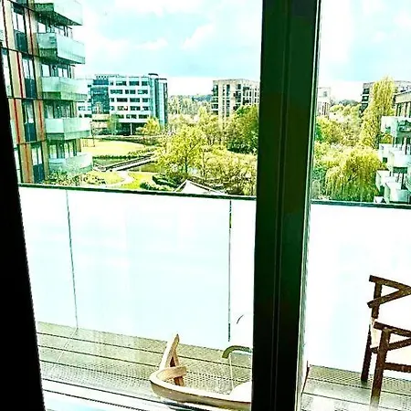 Park Royal Stay- Relax In A Specious Masters With Views In An לונדון