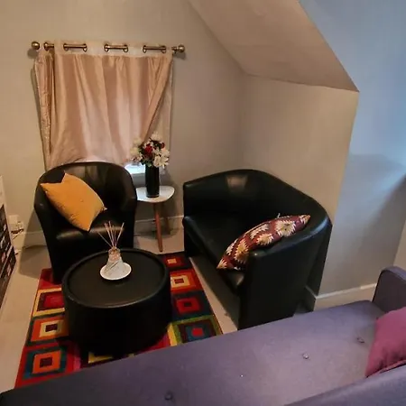 Apartment Cosy 2 Bedroom Flat - Sleeps 6 People - Close To Lewisham Dlr/train Station