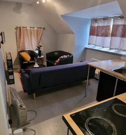 Cosy 2 Bedroom Flat - Sleeps 6 People - Close To Lewisham Dlr/train Station