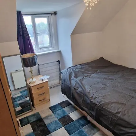 Cosy 2 Bedroom Flat - Sleeps 6 People - Close To Lewisham Dlr/train Station Apartment