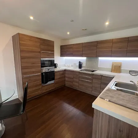 Modern 2br 2ba Wparking Sleeps 6 Comfortably * Londra