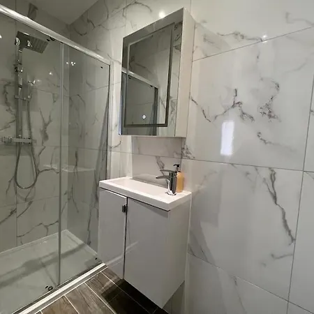 Star Finchley Road 1-bed Hideaway アパート *