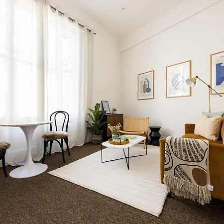 דירה Spacious With Office & Rear Terrace לונדון