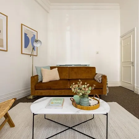דירה Spacious With Office & Rear Terrace לונדון