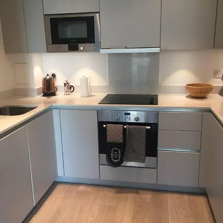 Avisa Stays- London. 2 Bedrooms With 2 Bathrooms. Apartment Croydon