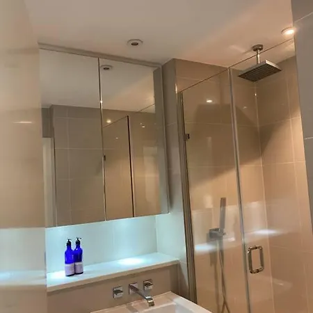 Avisa Stays- London. 2 Bedrooms With 2 Bathrooms. Apartment Croydon