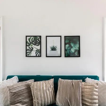 Appartement Surrey - 5 Bedroom House, Cr5, Contractors Welcome, Sleeps 12, Near Town Centre, Train Stations And Gatwick Airport