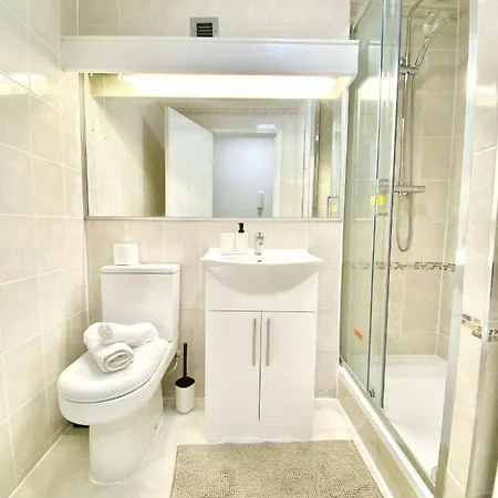 - Balcony- Kensington-24 7 Security Apartment *