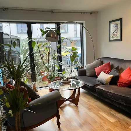 Eclectic East Hideaway With En-suite لندن