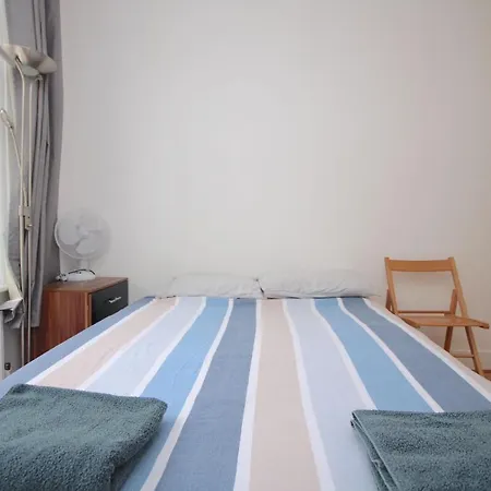 Great Flat Located In Trendy Soho