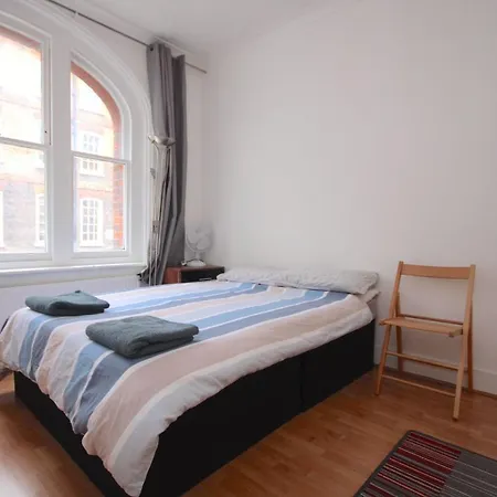 Great Flat Located In Trendy Soho Apartment
