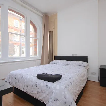 Great Flat Located In Trendy Soho