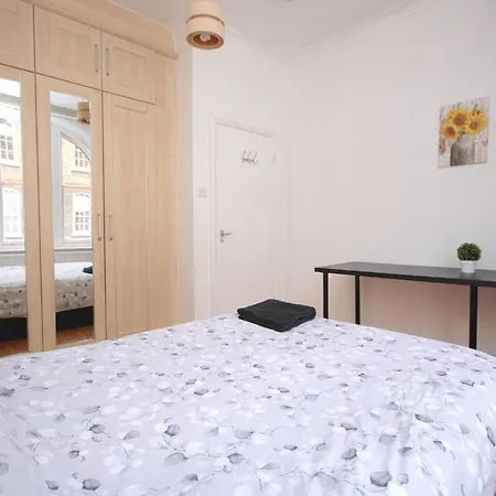 Great Flat Located In Trendy Soho Apartment *