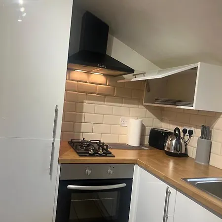 شقة Large Modern Studio Flat *