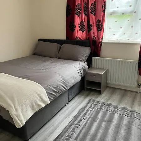 Extra Large House In Woolwich Plumstead (Greater London)