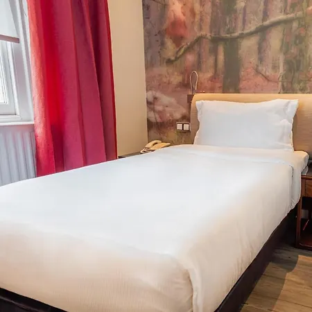 The Queens Gate 4* London