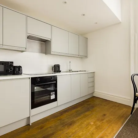 דירה Spacious With Office & Rear Terrace *