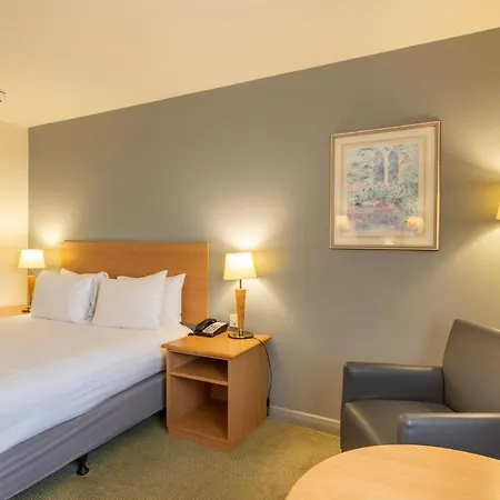Holiday London Sutton By Ihg Hotel 4*