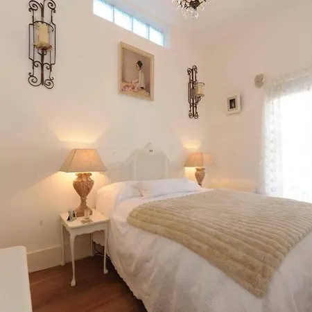 Notting Hill: Stunning, Bright Beautiful Flat. W10 Apartment