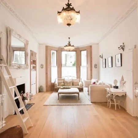 Notting Hill: Stunning, Bright Beautiful Flat. W10 Apartment