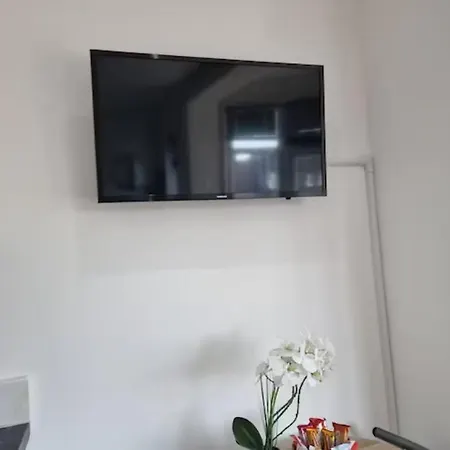 Studio Ensuite Newbury Park London *