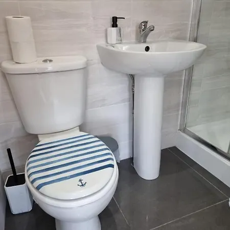 Studio Ensuite Newbury Park London * Ilford