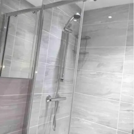 Studio Ensuite Newbury Park London Guest house *